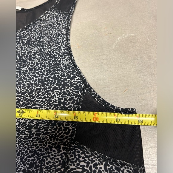 Women's LULULEMON Black White Activewear Tank Top Size 8-10 - Picture 8 of 8